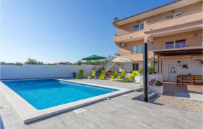 Holiday home - Five-Bedroom Holiday home Kanica with Sea View